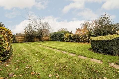 1 bedroom flat to rent, St. James's Road, Hampton TW12