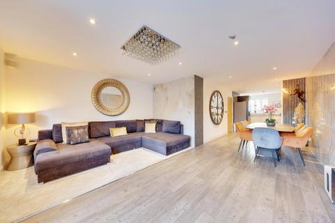 Bruce Grove, Orpington