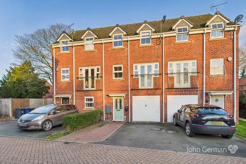 4 bedroom townhouse for sale, Old Lodge Close, Uttoxeter
