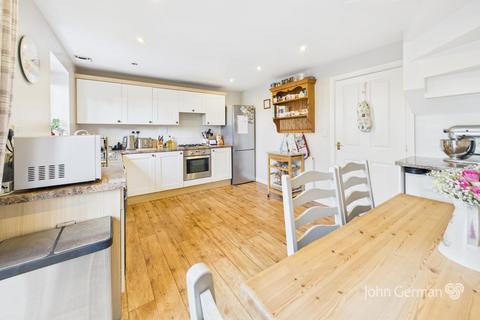 4 bedroom townhouse for sale, Old Lodge Close, Uttoxeter