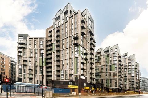 Studio to rent, Centurion Tower, London E16