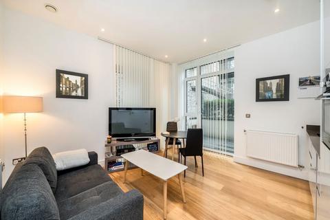 Studio to rent, Centurion Tower, London E16