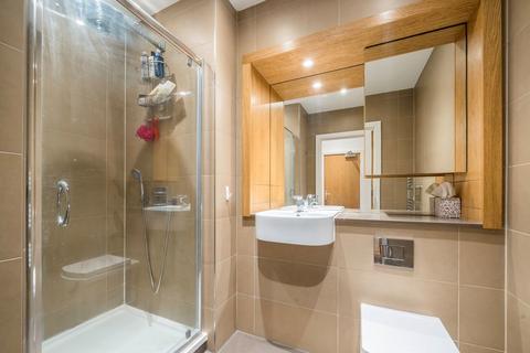 Studio to rent, Centurion Tower, London E16