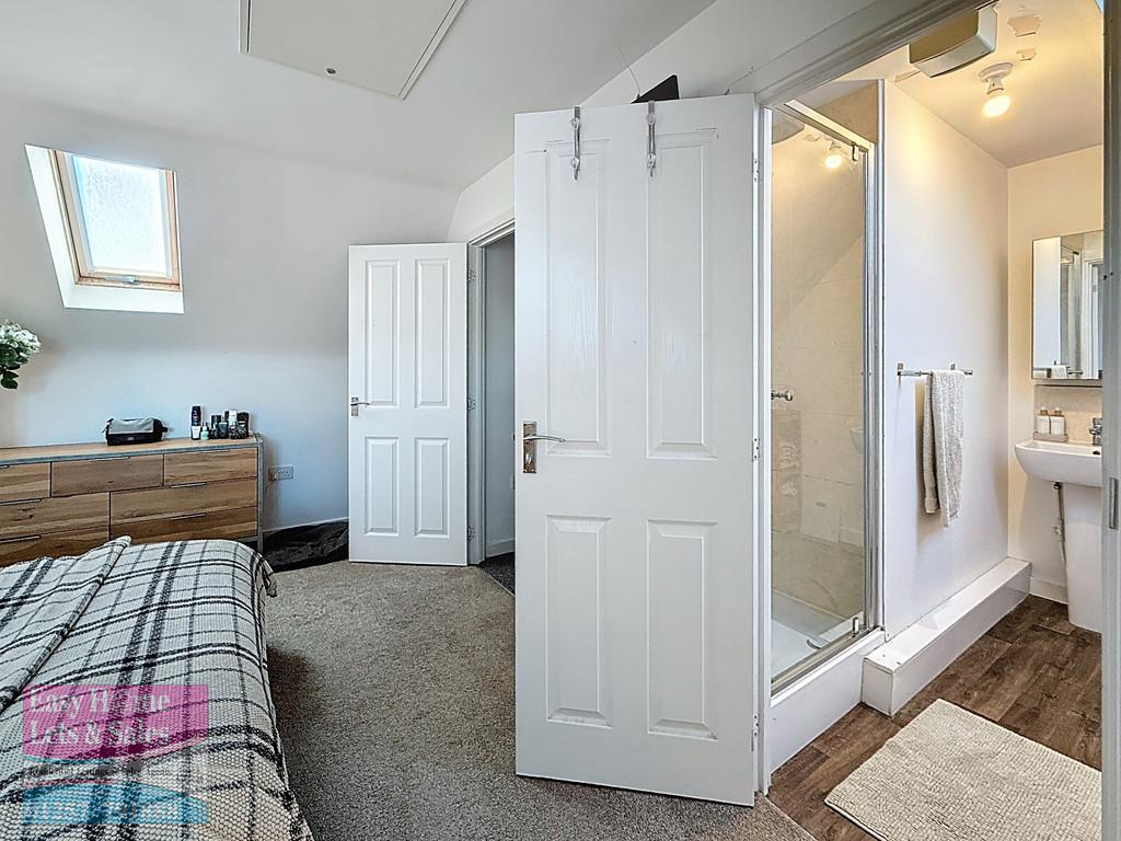 Master Bedroom/En-suite