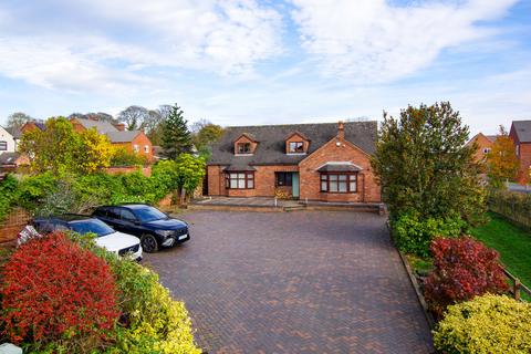 4 bedroom detached house for sale, Acresford Road, Overseal