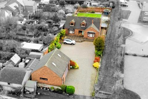 4 bedroom detached house for sale, Acresford Road, Overseal