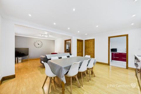 4 bedroom detached house for sale, Acresford Road, Overseal