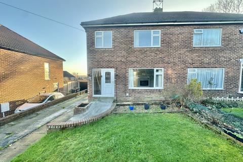3 bedroom semi-detached house to rent, Woodlands Park Road, Pudsey