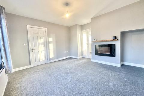 3 bedroom semi-detached house to rent, Woodlands Park Road, Pudsey