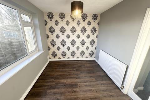 3 bedroom semi-detached house to rent, Woodlands Park Road, Pudsey
