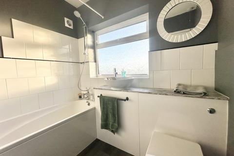 3 bedroom semi-detached house to rent, Woodlands Park Road, Pudsey
