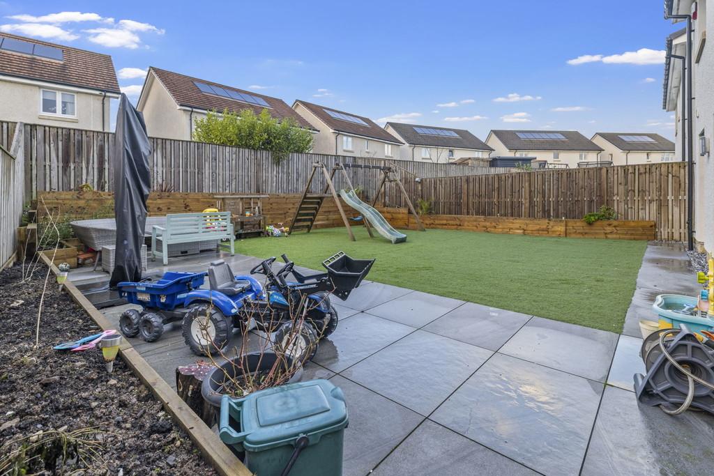 95-web-or-mls-22 Portree Crescent 12