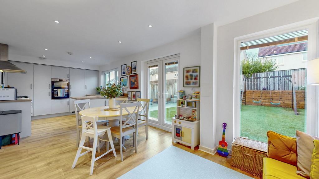 47-web-or-mls-22 Portree Crescent 52