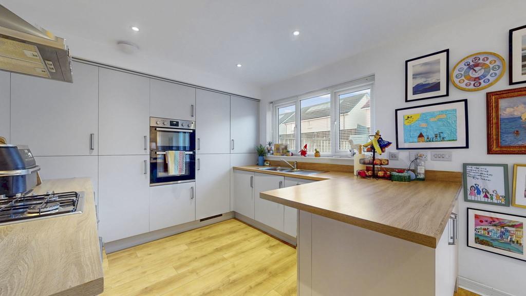 45-web-or-mls-22 Portree Crescent 54