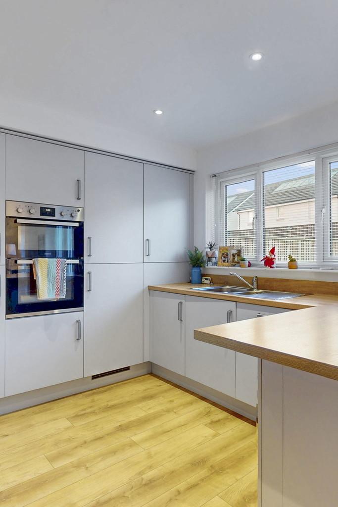 42-web-or-mls-22 Portree Crescent 55p