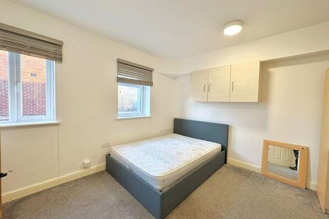 Studio to rent, Onslow Road