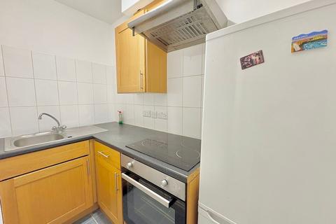 Studio to rent, Onslow Road
