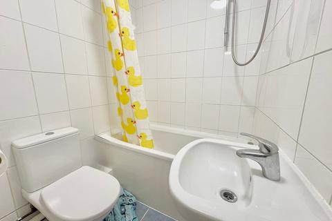 Studio to rent, Onslow Road