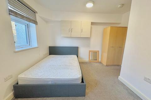 Studio to rent, Onslow Road
