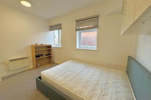 Studio to rent, Onslow Road