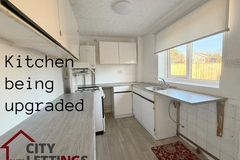 2 bedroom ground floor maisonette to rent, 8 Medbank Court