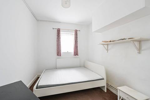 2 bedroom maisonette to rent, Albert Road, Silvertown, London, E16