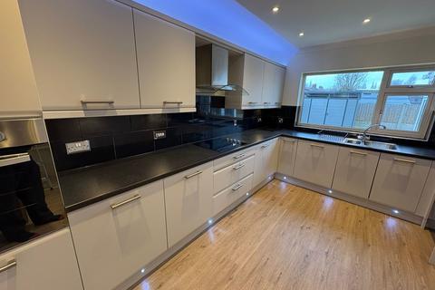 4 bedroom semi-detached house to rent, Newhaven Avenue, Leigh WN7