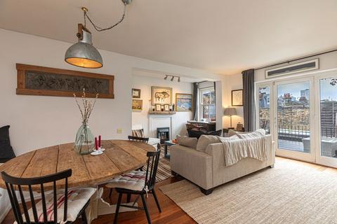 2 bedroom flat for sale, Battersea Park Road, London SW11