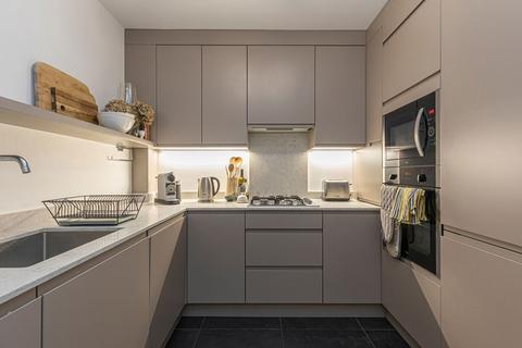 2 bedroom flat for sale, Battersea Park Road, London SW11