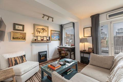2 bedroom flat for sale, Battersea Park Road, London SW11