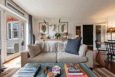 2 bedroom flat for sale, Battersea Park Road, London SW11