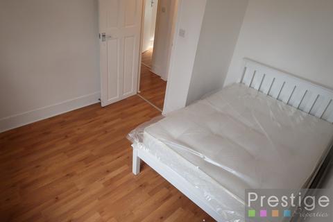 2 bedroom flat to rent, Homerton High Street, London E9