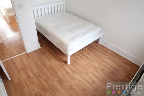 2 bedroom flat to rent, Homerton High Street, London E9