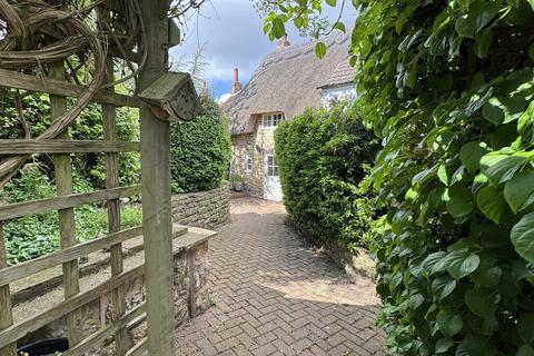 3 bedroom cottage for sale, Church Lane, Waltham On The Wolds