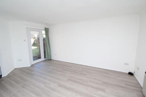 1 bedroom detached bungalow to rent, Kelso Close, Bletchley, MK3