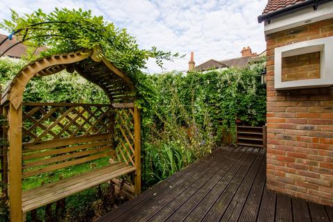2 bedroom flat for sale, Taffy's How, Mitcham, CR4