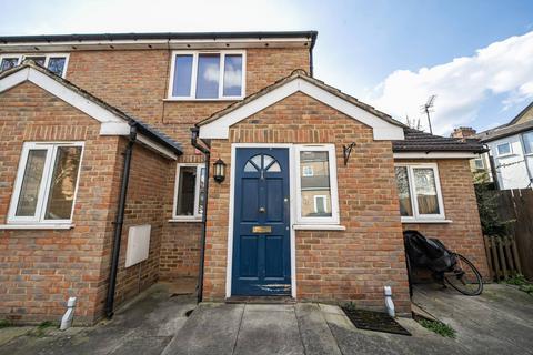 2 bedroom flat for sale, Taffy's How, Mitcham, CR4