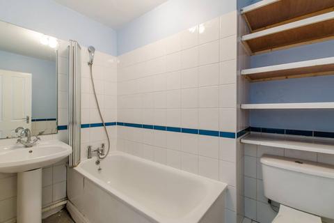 2 bedroom flat for sale, Taffy's How, Mitcham, CR4