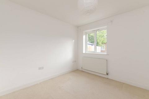 2 bedroom flat for sale, Taffy's How, Mitcham, CR4