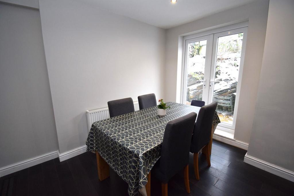 Dining Area.JPG
