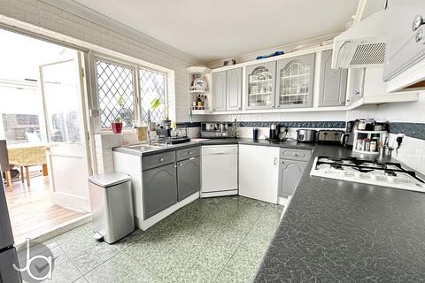 2 bedroom end of terrace house for sale, Montbretia Close, Stanway