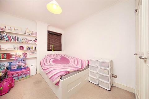 2 bedroom flat to rent, Ravenswood Road, London