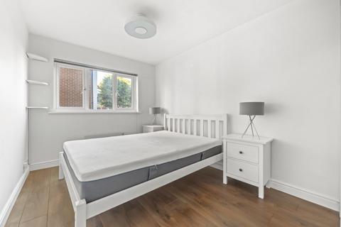 2 bedroom flat to rent, Goodwin Close, London