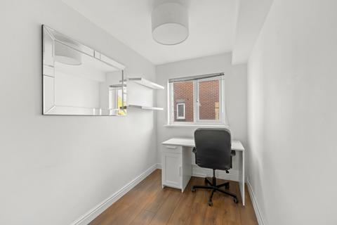 2 bedroom flat to rent, Goodwin Close, London