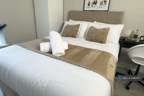 1 bedroom in a house share to rent, Neath Road, Plasmarl, Swansea, SA6