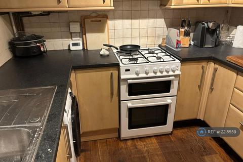 1 bedroom in a house share to rent, Gatcombe Close, Calcot, Reading, RG31