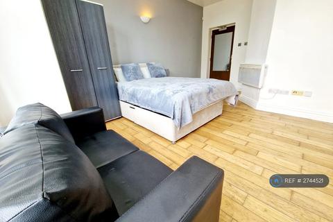 Studio to rent, Windsor Road, Newton Heath, M40