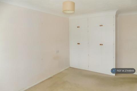 2 bedroom maisonette to rent, St Johns Court, Polegate, BN26