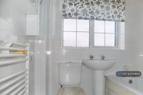 2 bedroom maisonette to rent, St Johns Court, Polegate, BN26