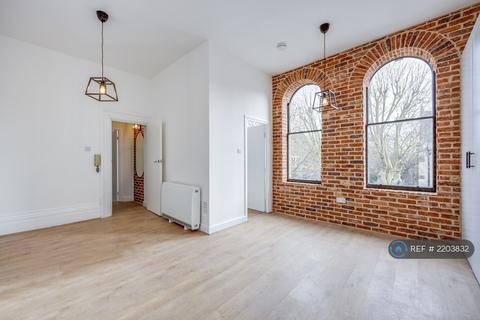 Studio to rent, Selhurst Road, London, SE25